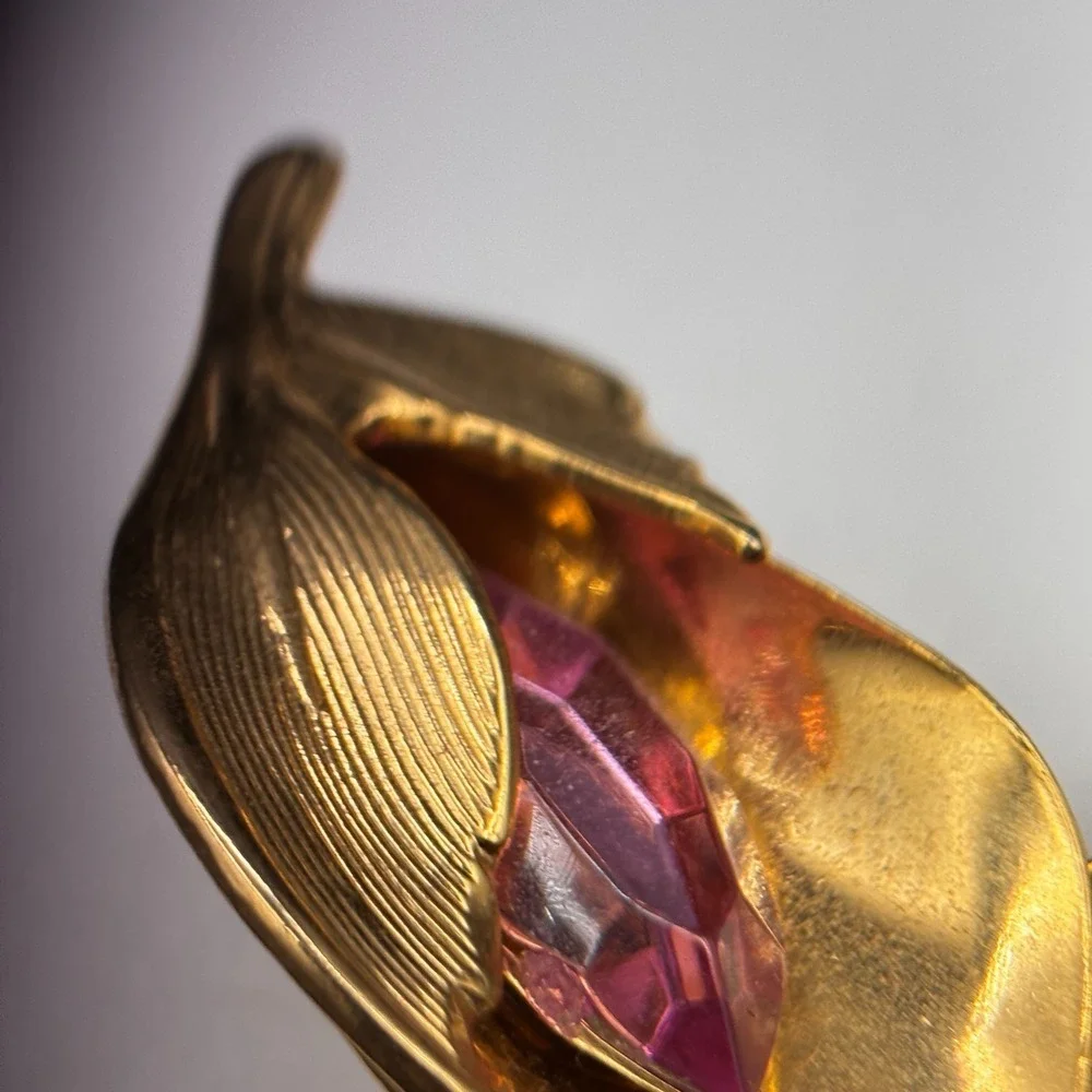 Glorius Vtg 60s Gold Tone Pink Marquis Rhinestone‎ Leaf Brooch Costume Jewelry